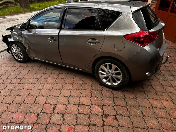 Toyota Auris 1.6 Prestige MS - 9