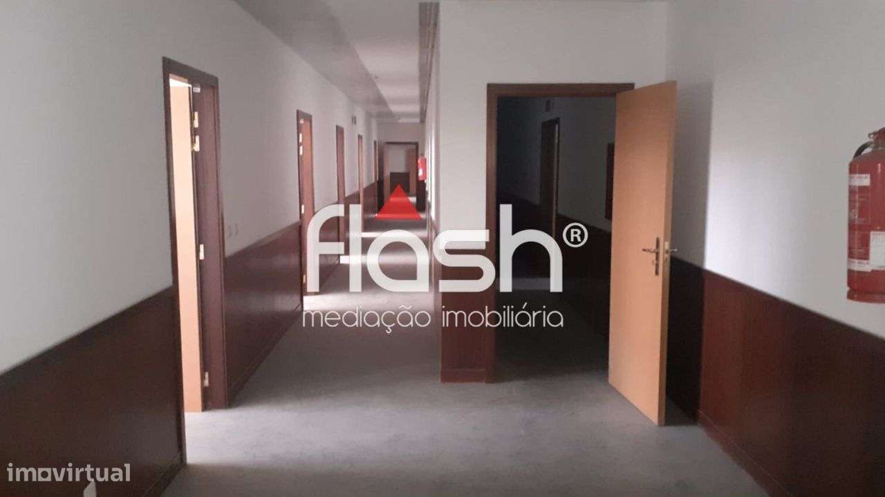 Venda de Espaço de loja/escritórios no Restelo-24