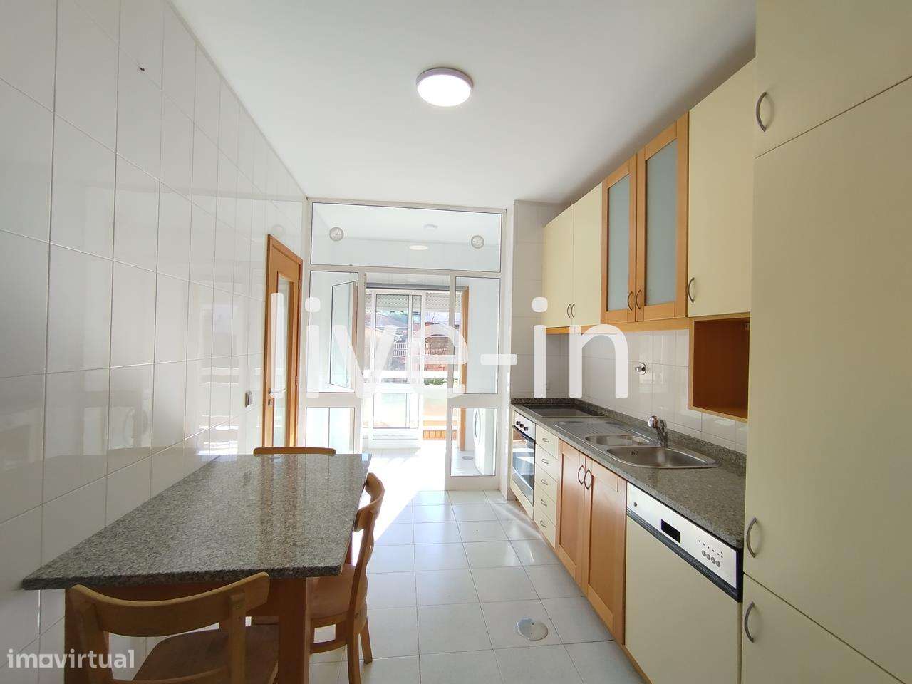 Apartamento T1 com boas áreas em Canelas - Gaia - Grande imagem: 2/9