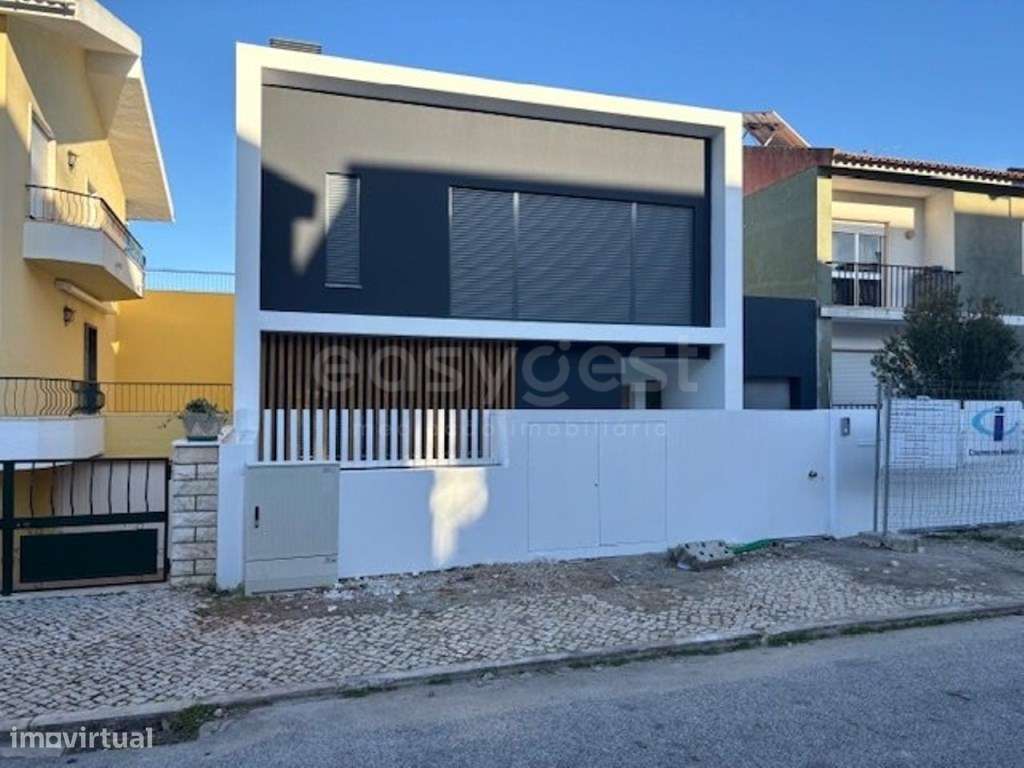 Moradia T9 isolada com piscina e barbecue - Loures - Grande imagem: 2/15