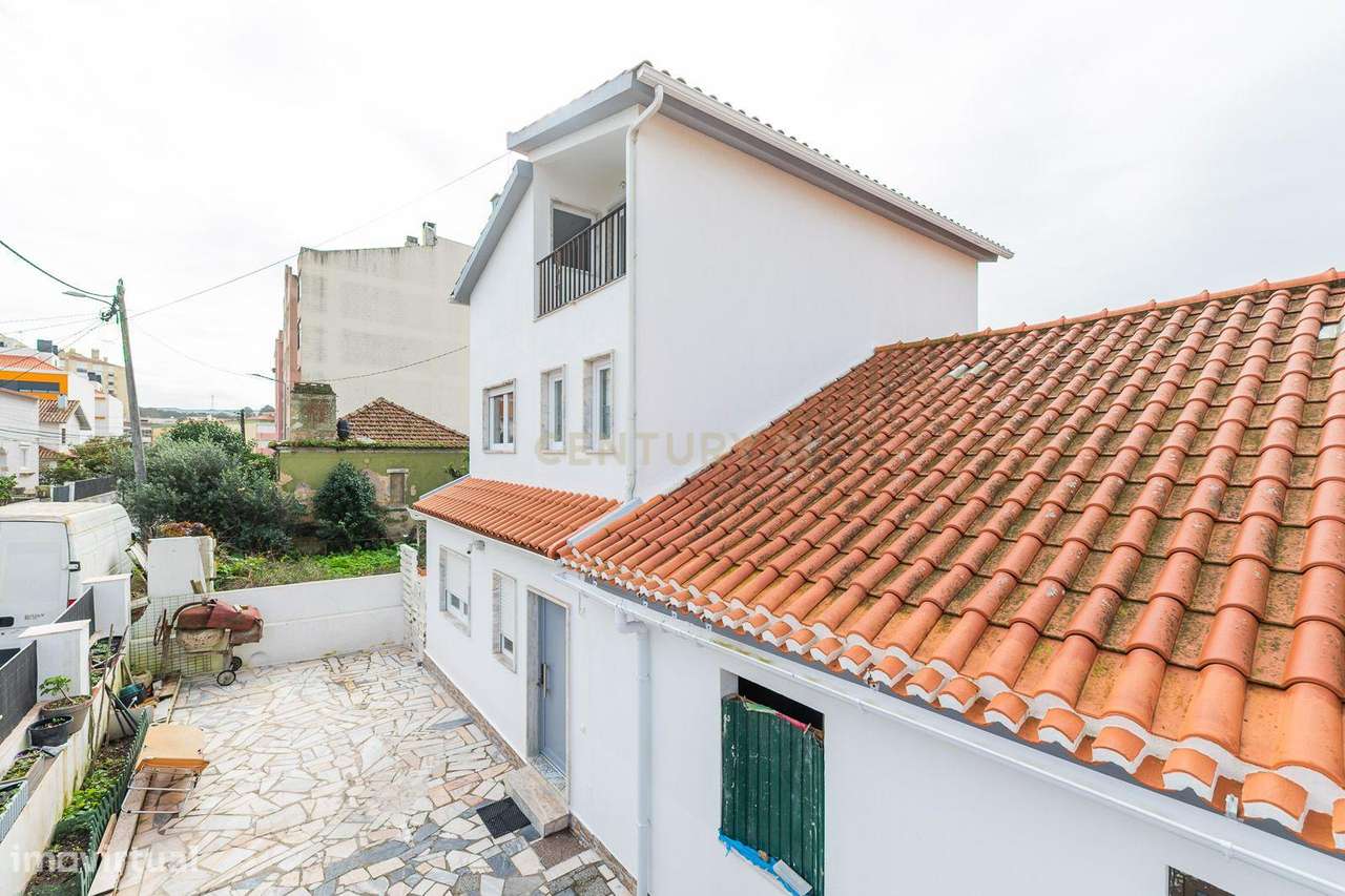 Propriedade com duas moradias geminadas-40