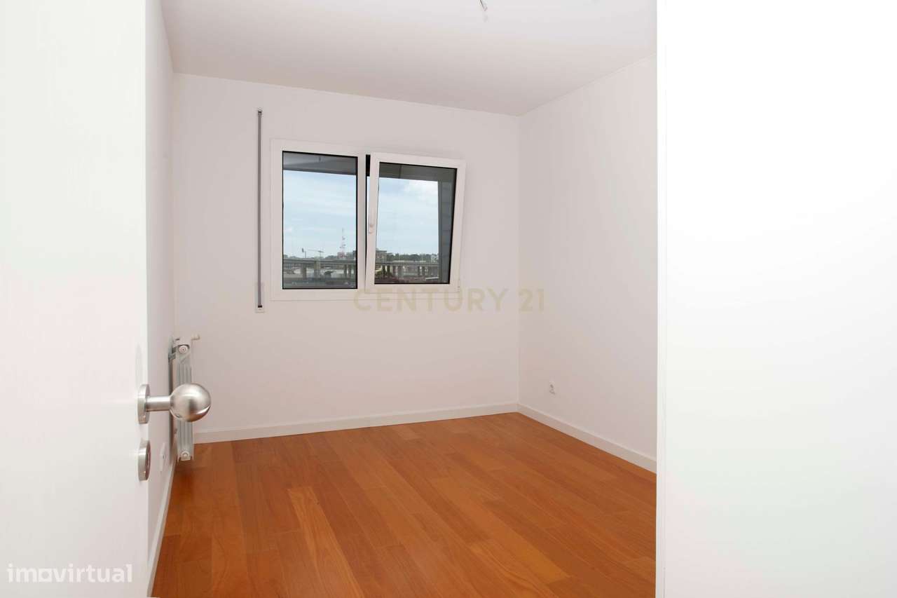 Apartamento T2 com Vista Mar e Localização Privilegiada em Lisboa - Grande imagem: 4/28