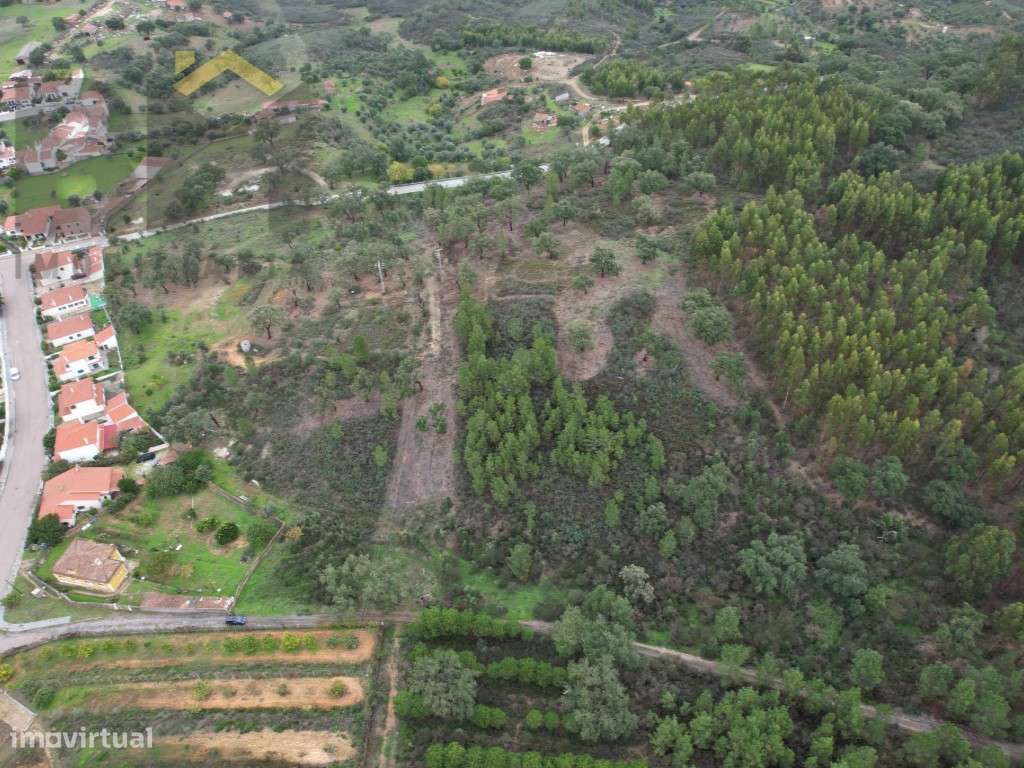Terreno rústico de 1,76 hectares - Grande imagem: 2/7