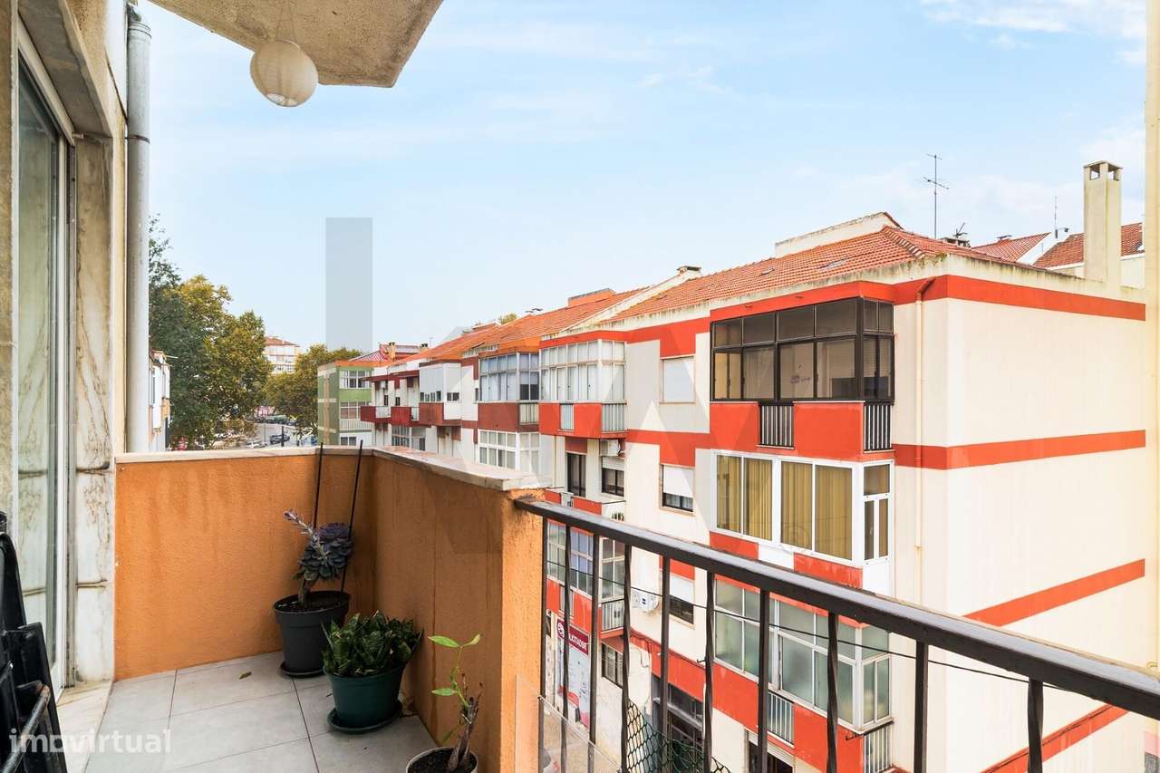 Apartamento T3 Renovado - Amora-21