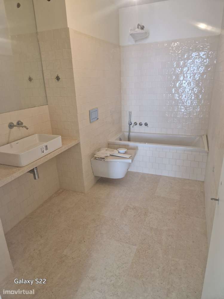 T2 no 3º Andar com 3 Jardins, Elevador, Coz.Equipada Lx-20