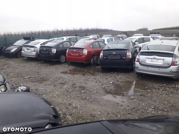 Toyota Prius III podłokietnik tunel skóra - 10