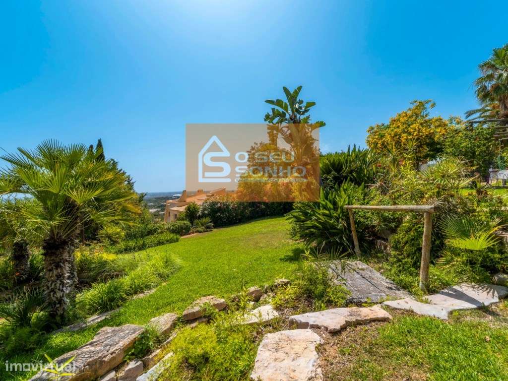 Moradia T4 em Santa Bárbara de Nexe-21