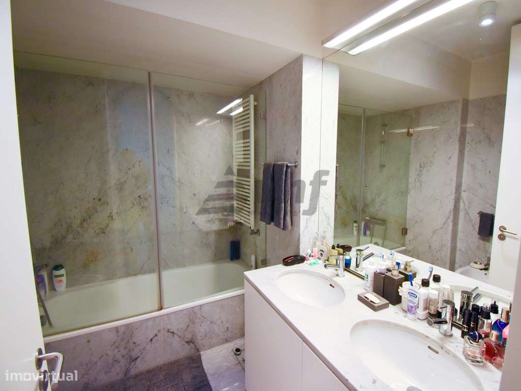Apartamento T5 localizado no condomínio Jardim das Camélias - Gaia/...-30