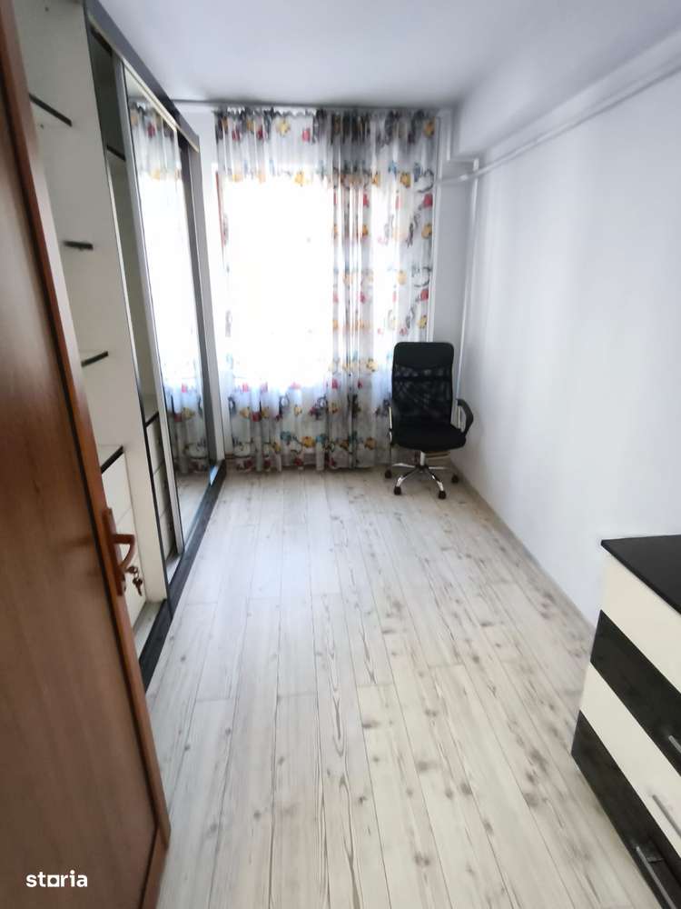 ROANDY-Apartament 3 camere cu centrala proprie-Ultracentral - Imagine principală: 3/7