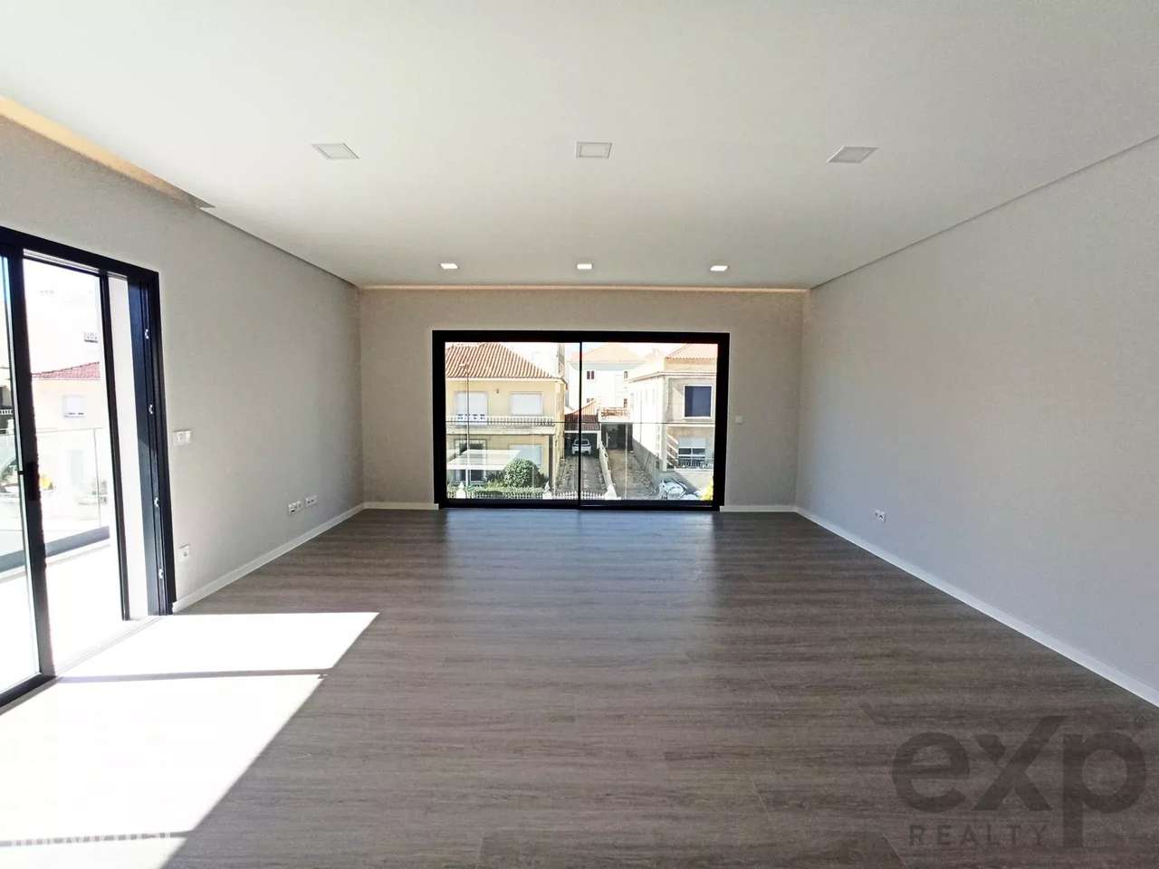 T2 Novo em condomínio fechado com piscina-7