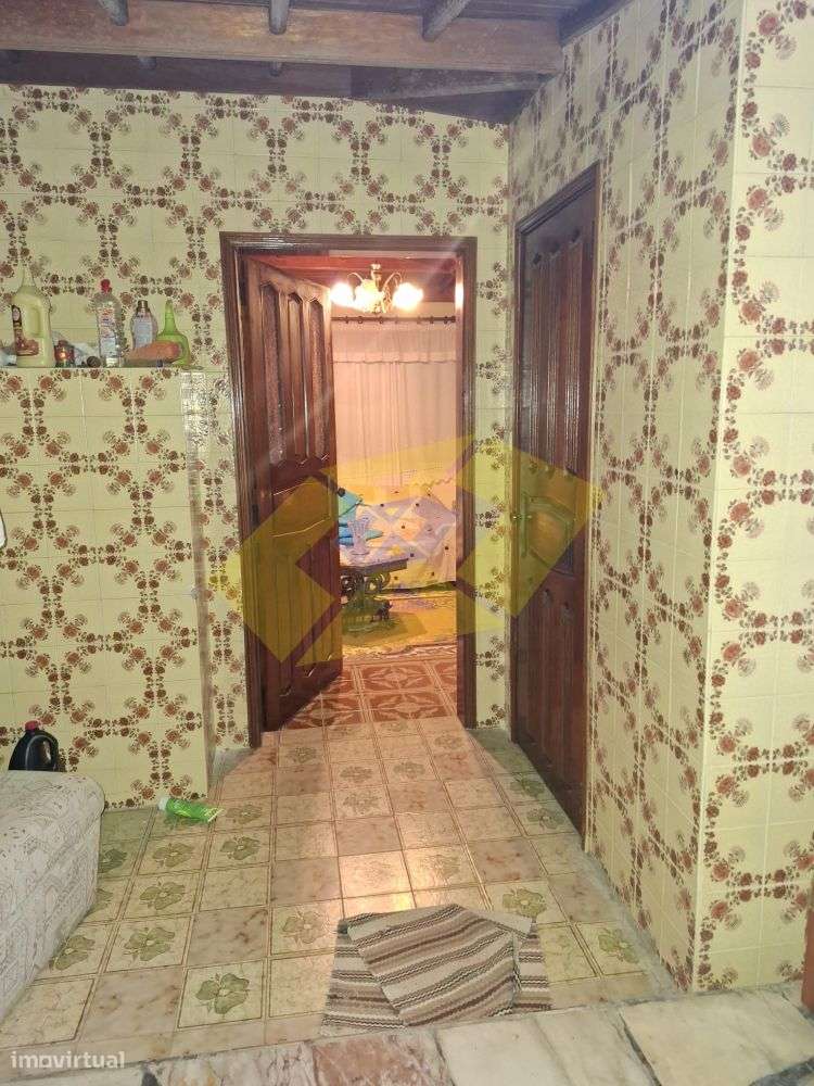 Moradia T4+T1 em Felgueiras (Centro da cidade)-14