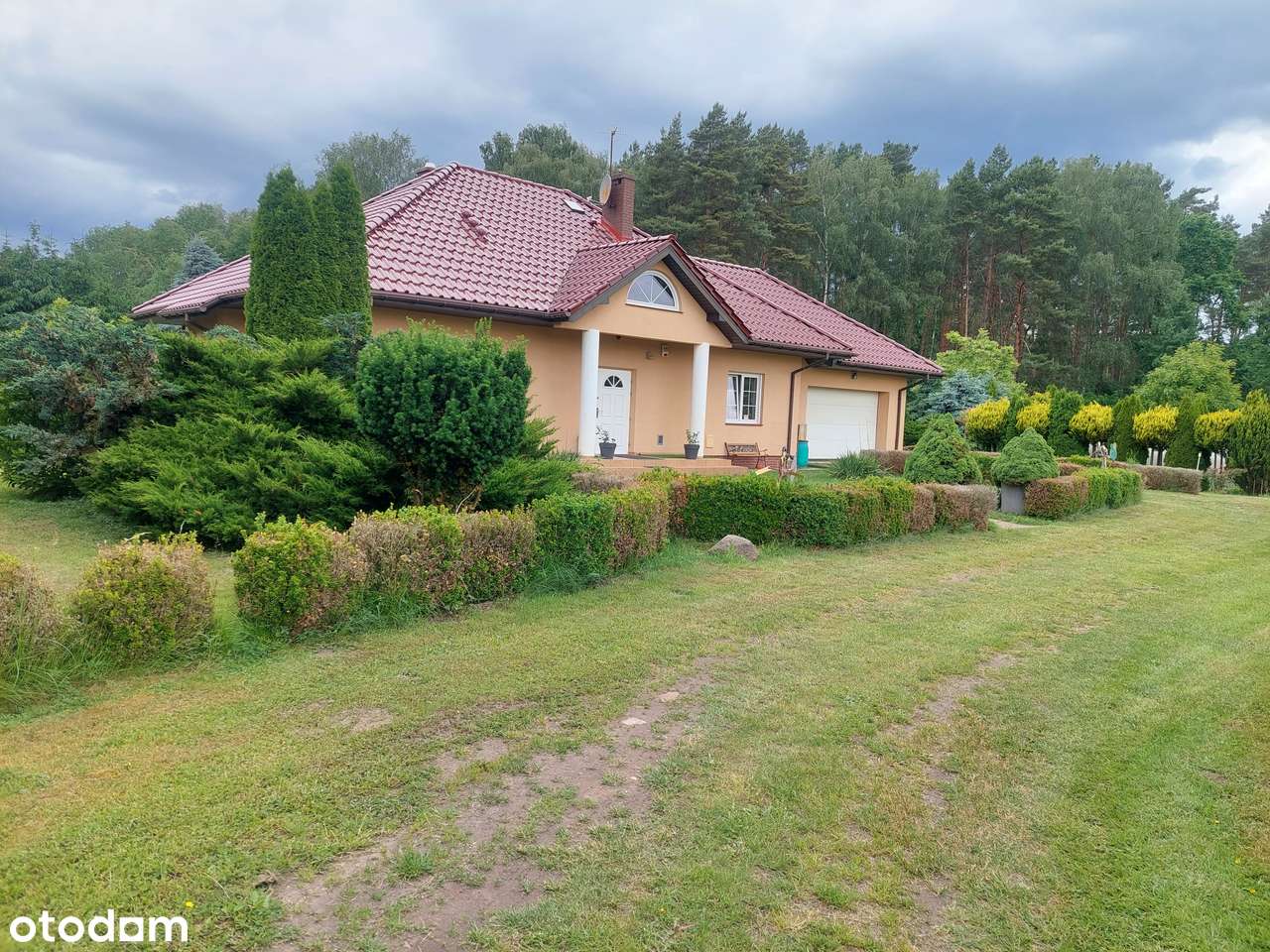 Urokliwy dom wolnostojący w otulinie lasu na posiadłości o pow.4012m2