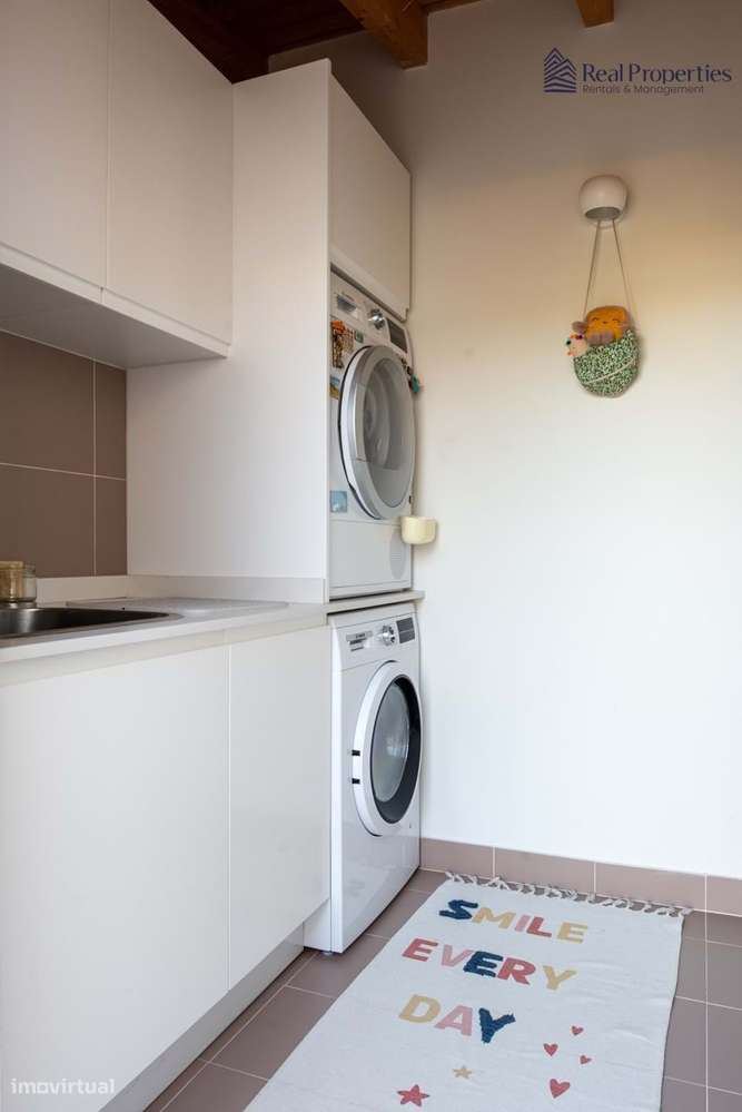 Elegante Moradia T3 Renovada com Vistas Panorâmicas em Alvor-35