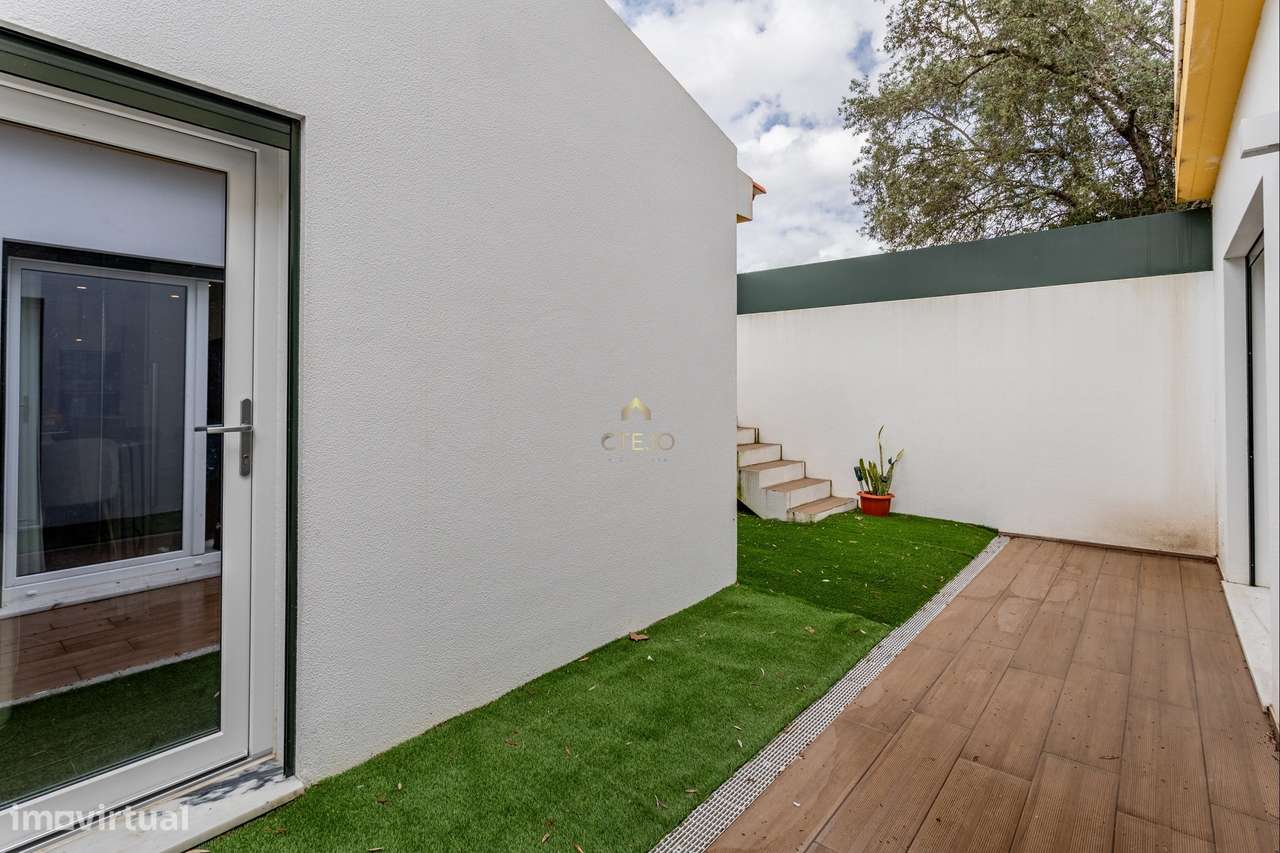 Moradia T2 Moderna com Pátio, Varanda e Chão Radiante – Bairro da Petr-15