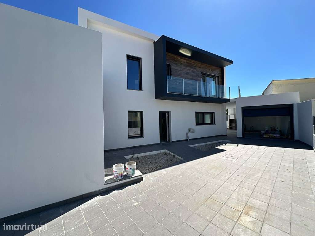 Moradia T5 a Venda em Azeitão com Vista para a Serra da Arrábida - Grande imagem: 3/22