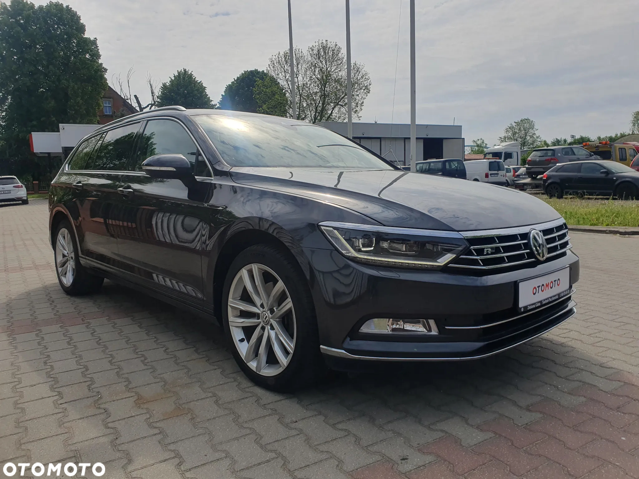 Volkswagen Passat Variant 2.0 TDI SCR DSG R-Line - 4