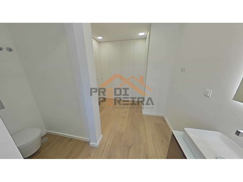 Moradia T4 em condomínio privado com piscina, no Fanqueiro em Loures-33