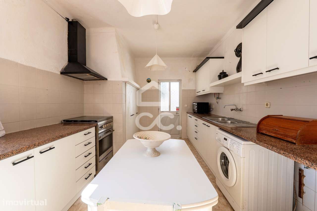 Moradia T2+2 com garagem e vista Serra de Montejunto em Murteira, Cada-14