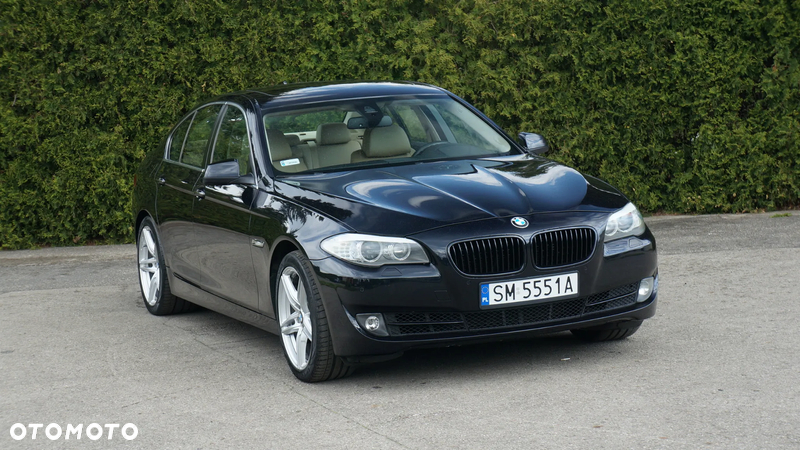 BMW Seria 5 550i xDrive Sport-Aut - 3