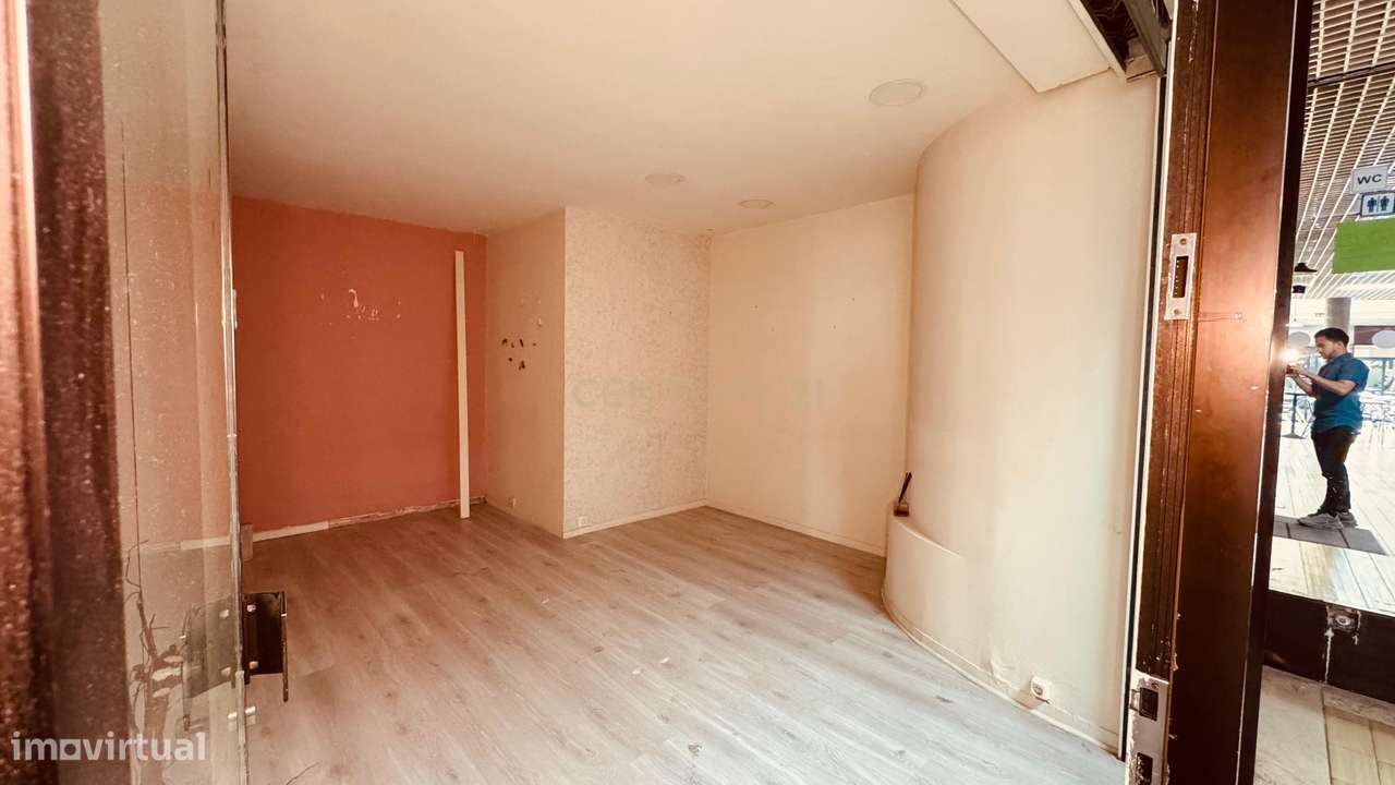 Magnífica Loja na Foz do Douro – Avenida do Brasil, junto ao mar - Grande imagem: 5/17