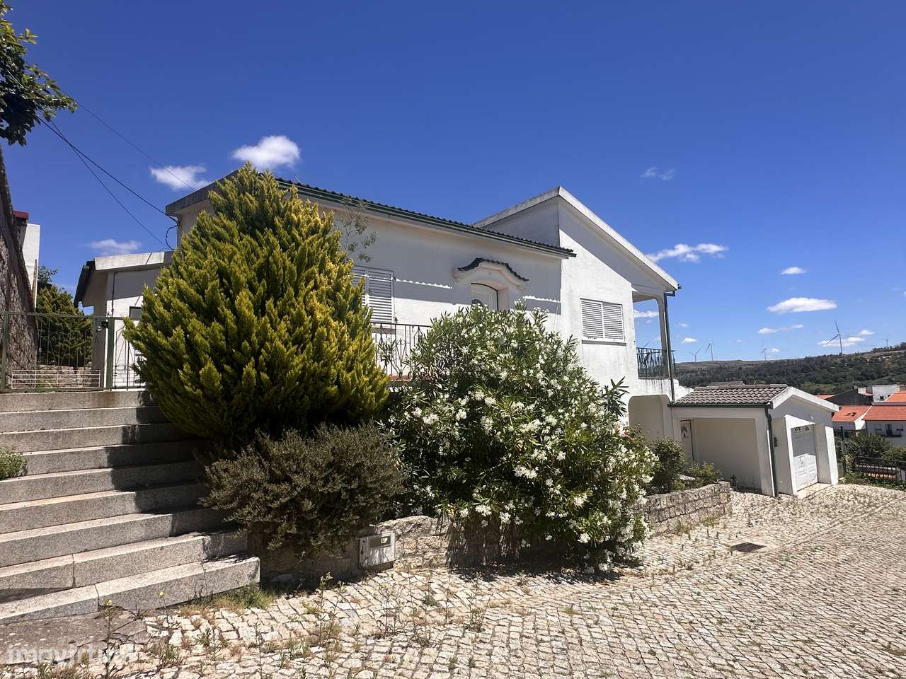Moradia T4 com jardim e garagem em Sernancelhe-22