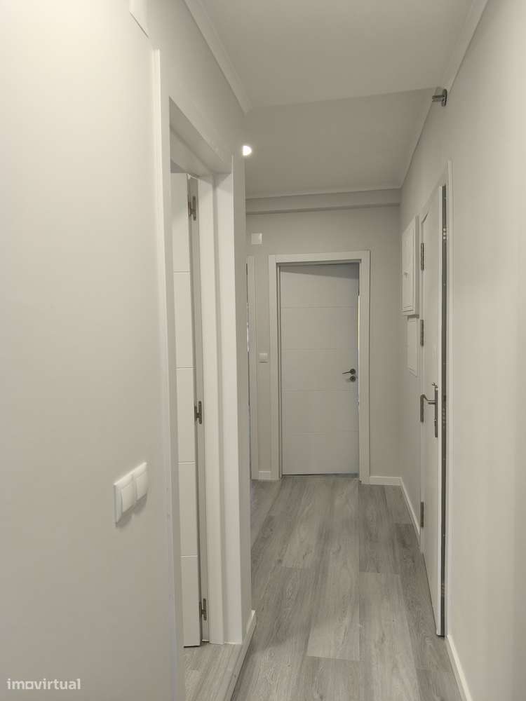 T2 Oeiras, Totalmente Remodelado, Bem Localizado, Com Arrecadação.-12