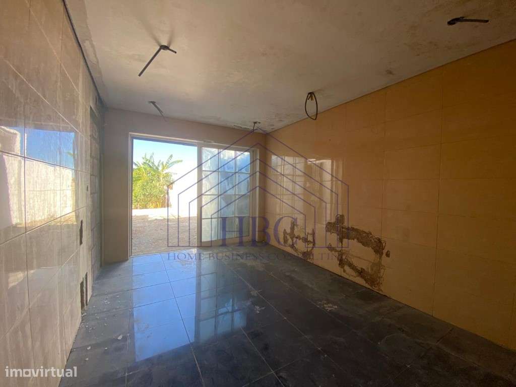 Moradia T4 com Amplo Jardim e Potencial de Remodelação em Alcabidec...-55