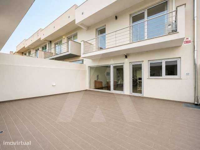 Moradia T4 de arquitetura moderna localizada em Aradas-26