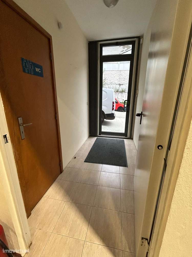 Armazém 458m2 Ermesinde-14