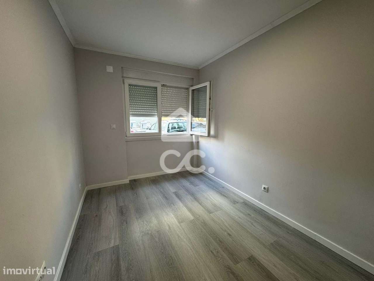 Apartamento T2  totalmente renovado em Benfica-1