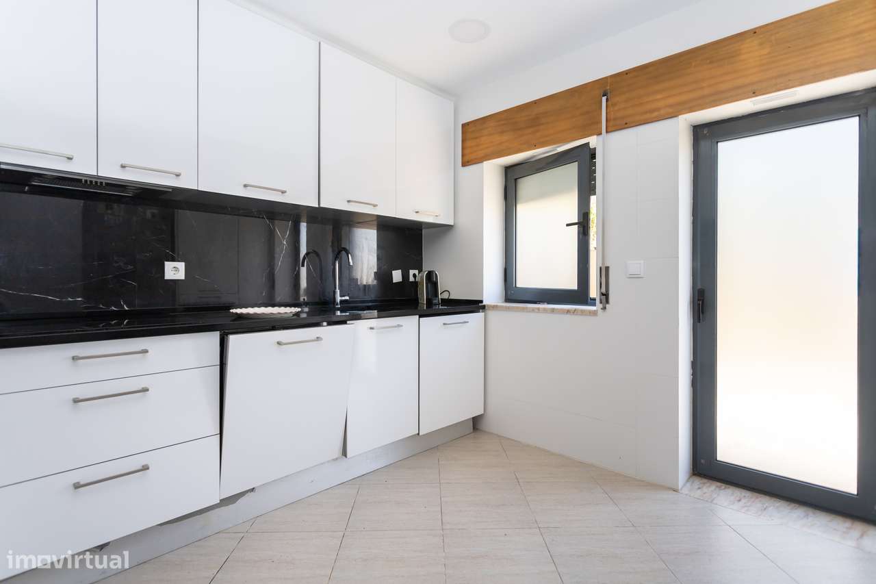 Apartamento T2 em Sesimbra num condomínio com piscina-13