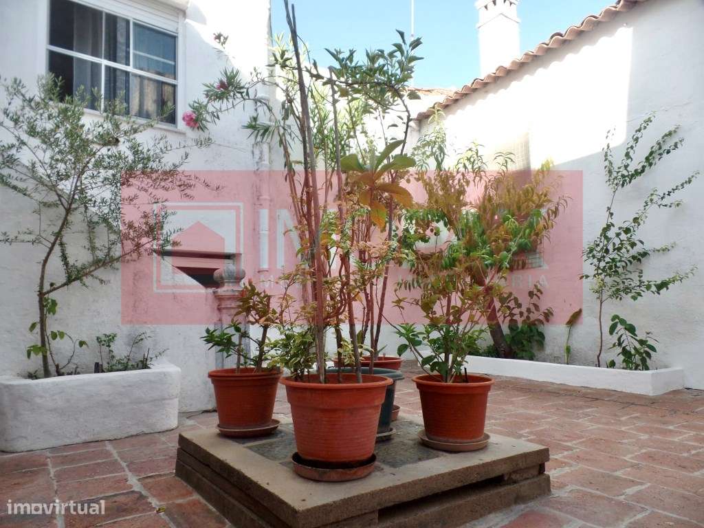 BEJA / Prédio Zona Histórica / Quintal / Garagem-11