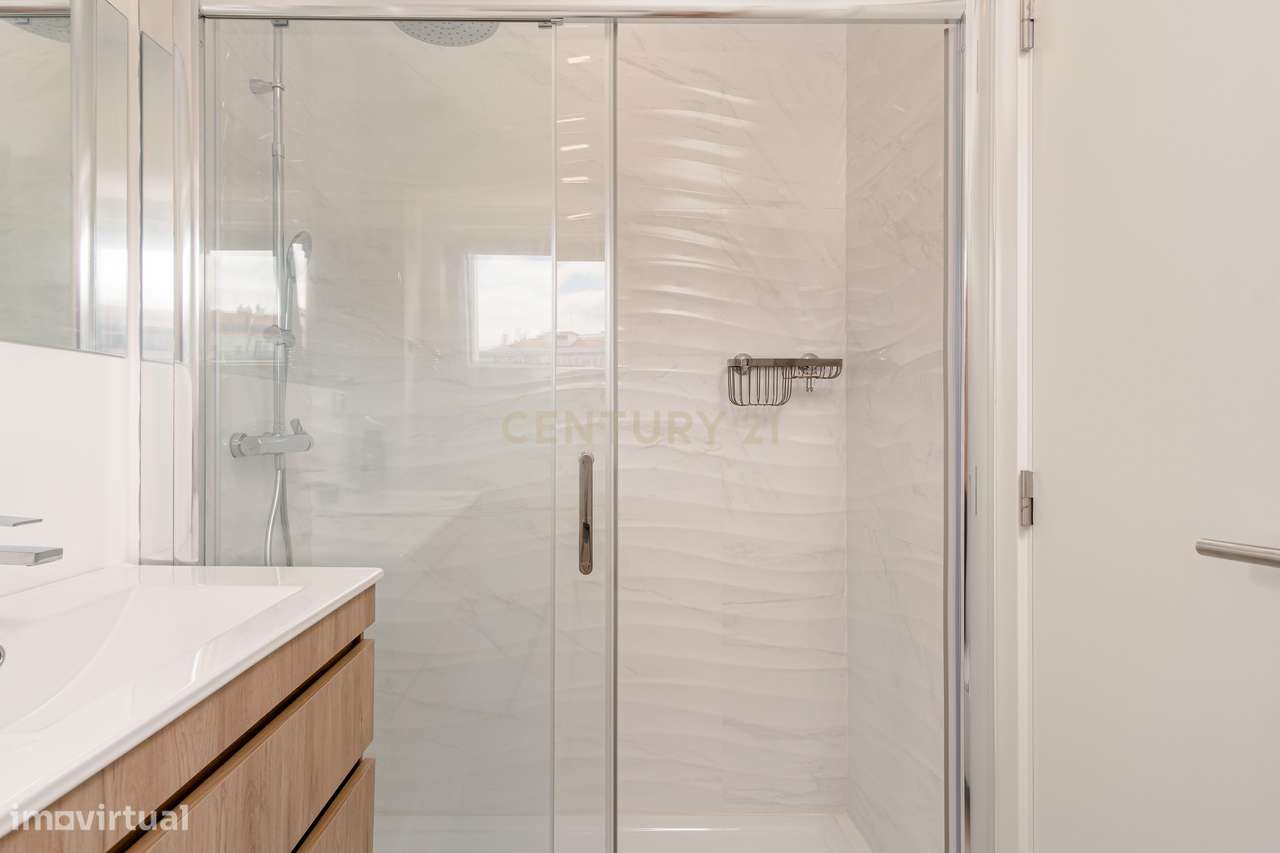 Apartamento T2 Mobilado no Centro de Almada – Excelente Localização-24