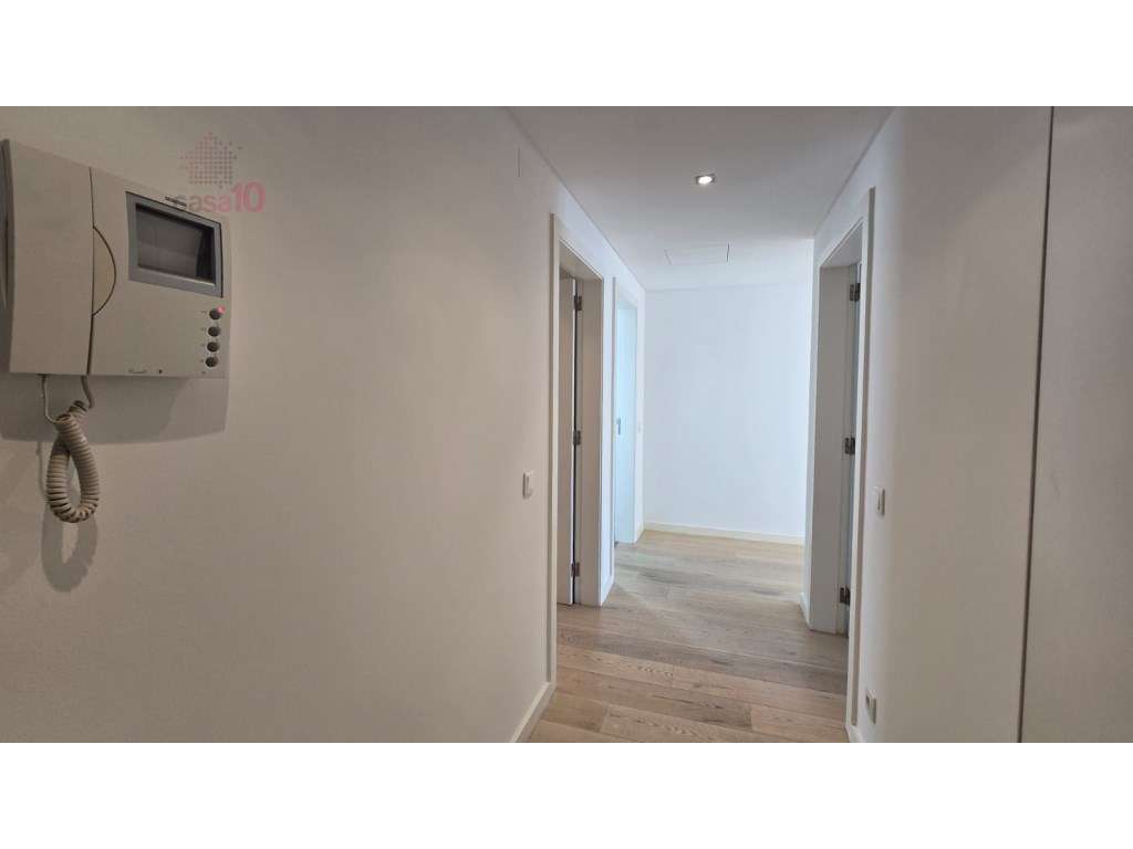 Excelente T1 para venda no Palácio Mesquitela, Chiado-3