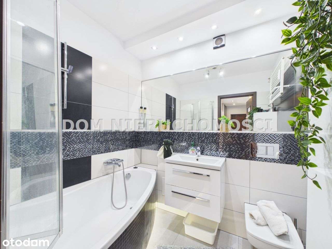 Przestronne, dwupokojowe mieszkanie na Jarotach!-9