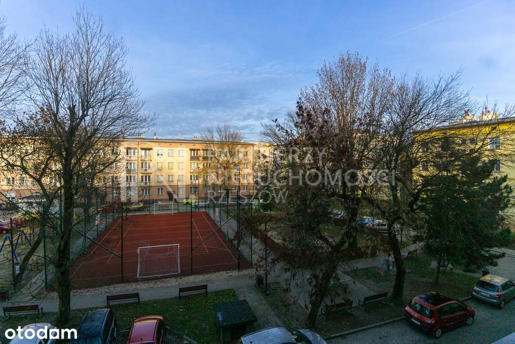 CENTRUM - Przestronne 2 pokojowe mieszkanie !-8