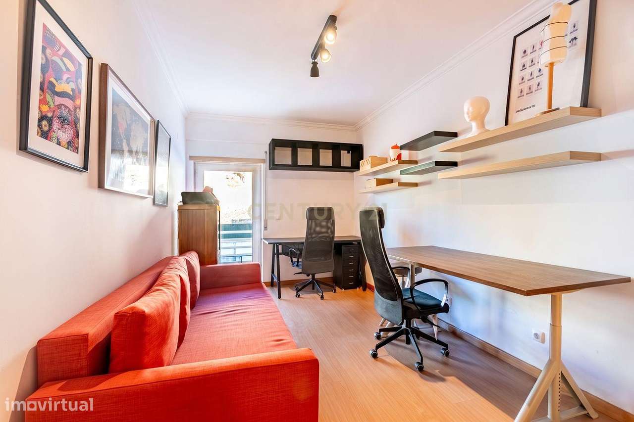 T3 em excelente estado com box de 41 m² e lareira | Vialonga-11
