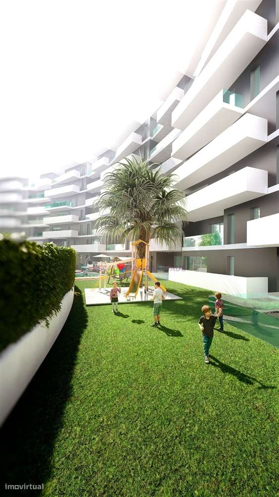 Elegância e Conforto em Carnaxide: T2 com Varandas, 2 Lugares de Garag-44