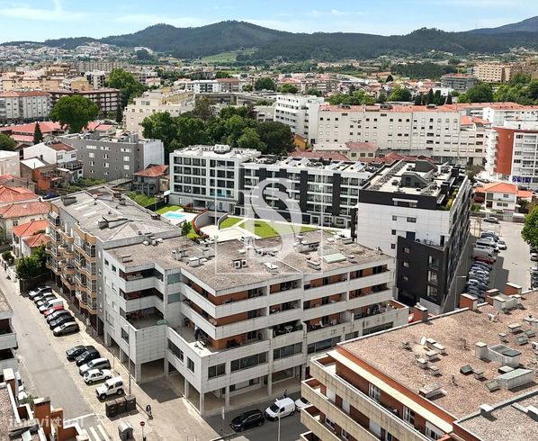 T3 c/ NOVO, Mobilado, c/ Terraço, Churrasqueira e Duas Garagens – Cent-0