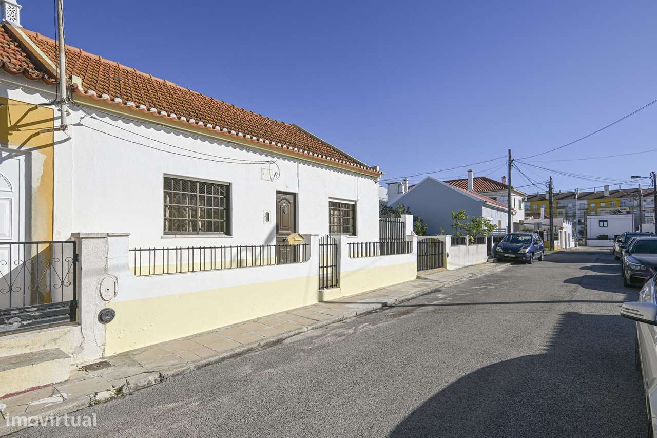 Moradia T2+1, c/ Garagem, Bairro do Areias – Montijo-2