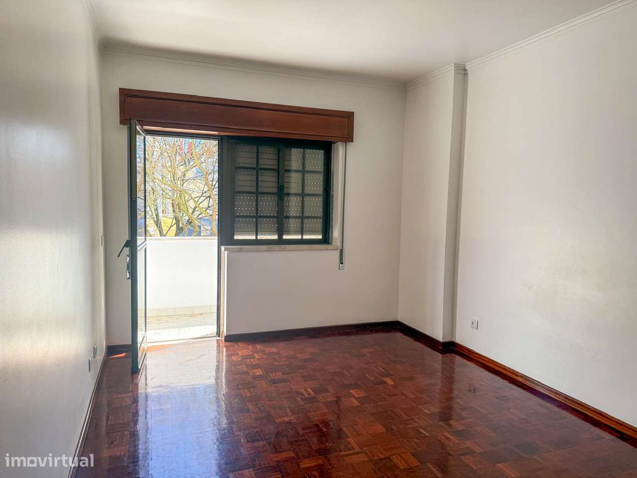 T3 Centro de Queijas, Oeiras. Parqueamento, Arrecadação, Varandas.-13