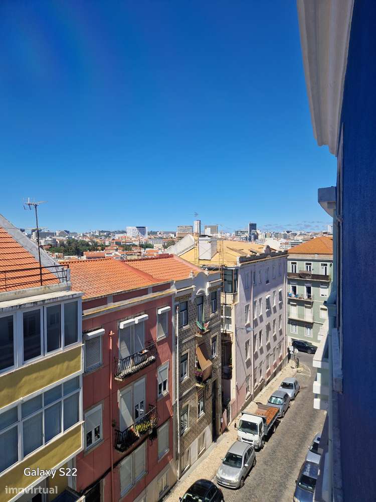 T2 no 3º Andar com 3 Jardins, Elevador, Coz.Equipada Lx-33