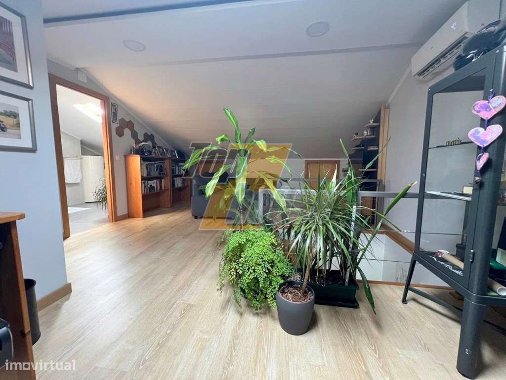 APARTAMENTO T2 + APROVEITAMENTO DE SÓTÃO | TOTALMENTE REMODELADO-17
