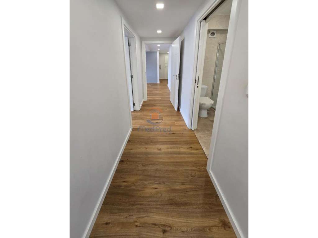 Apartamento T2 Totalmente Remodelado | Quinta do Pinheiro, Pontinha-25