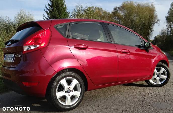 Ford Fiesta 1.25 Ghia - 11