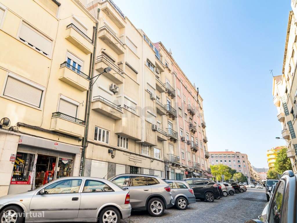 T3 Em Prédio de Traça Antiga Localizado em Pleno Coração de Arroios-1