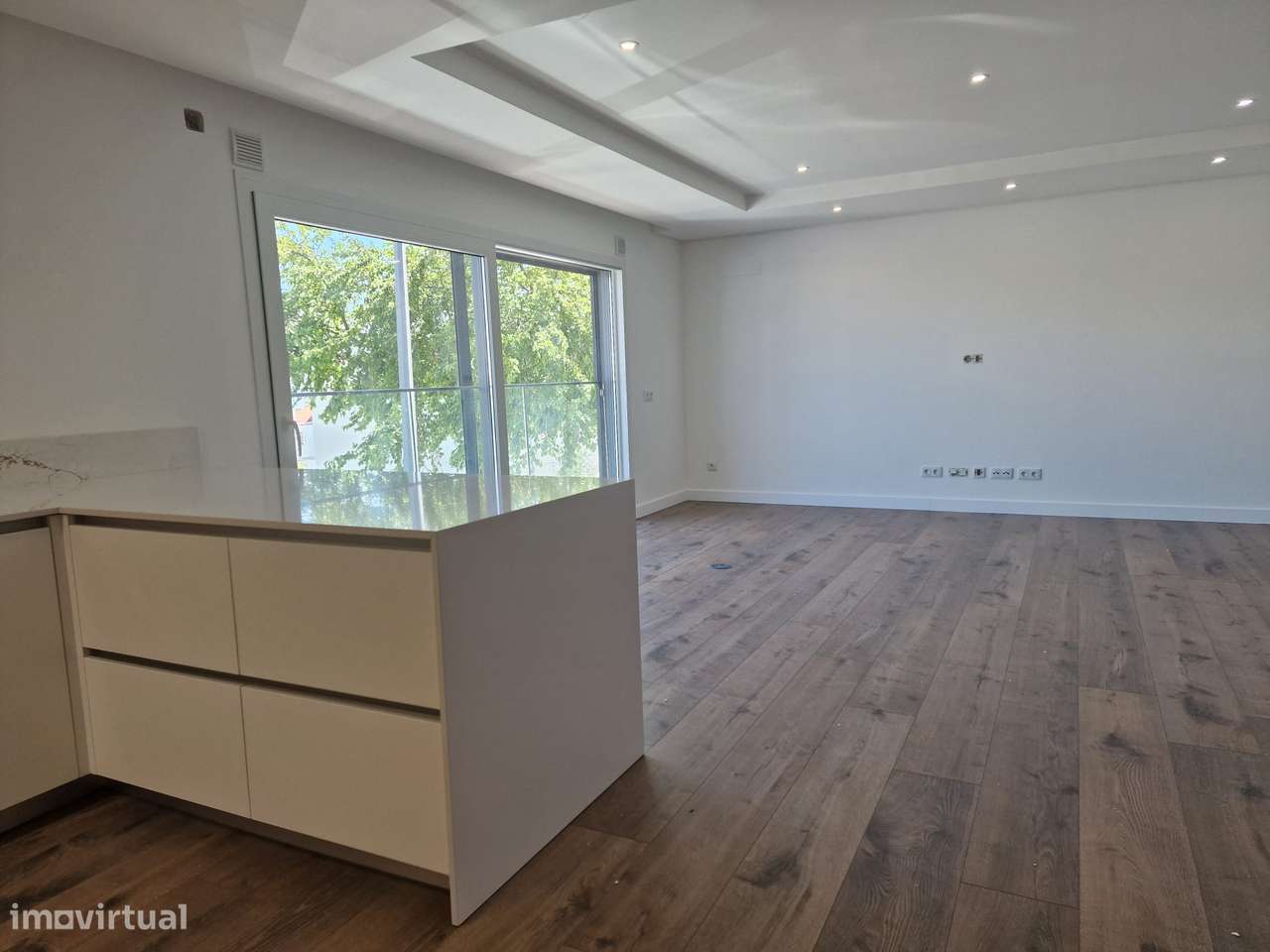 T3  (+ T2) Luxo, c Estac. e Arrecadação, jtº Forum Almada e Faculdades-5