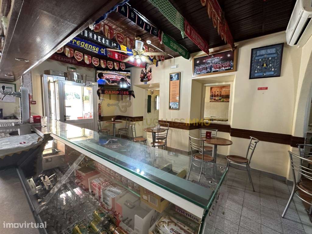 Para venda: Casa ampla com estabelecimento comercial e apartamento ... - Grande imagem: 4/36