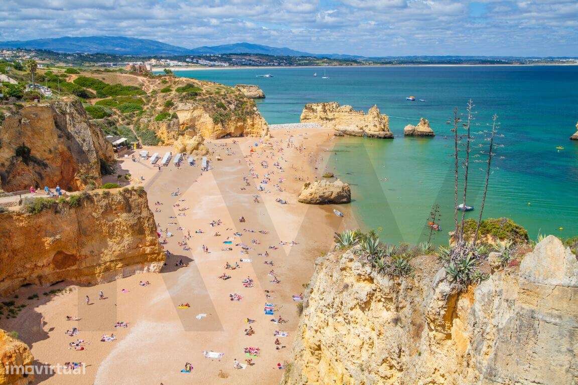 Exclusivo em Alvor: Moradia Isolada T5 com Máxima Privacidade e Confor-59