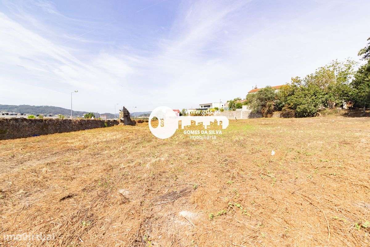 Ruínas em Esporões com terreno de 6.611m2 em área de construção-20